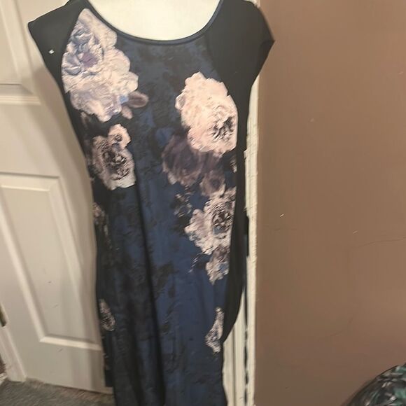 Simply vera Vera   wang Floral Black and Blue Dress with defects nwt pictured - Picture 2 of 9